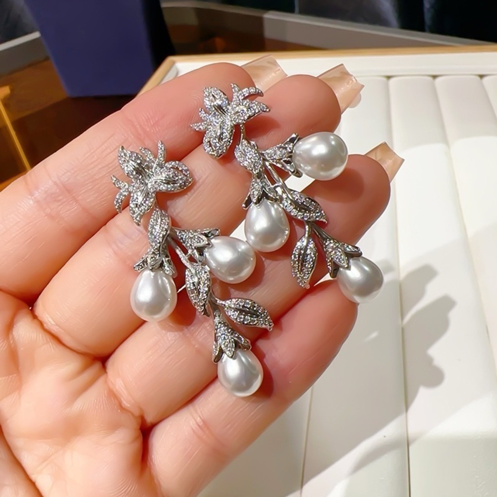 Elegant Pearl Drop Earrings with Cubic Zirconia ✨ - Picture 5 of 13